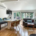 2 Bedroom Beautiful In 伦讷