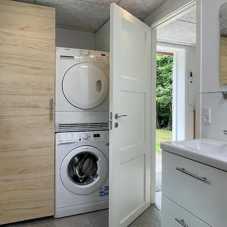Semesterbostad 2 Bedroom Beautiful In