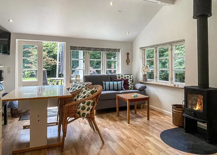 2 Bedroom Beautiful In Rønne