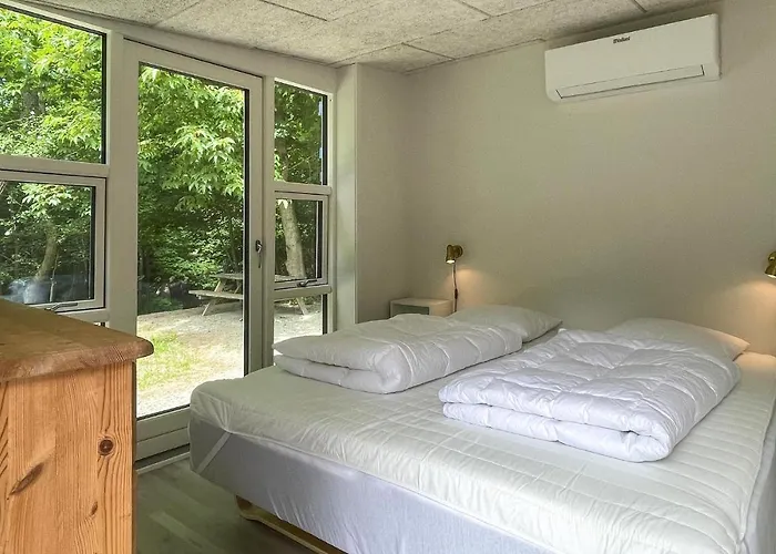 2 Bedroom Beautiful In Сasa de vacaciones *