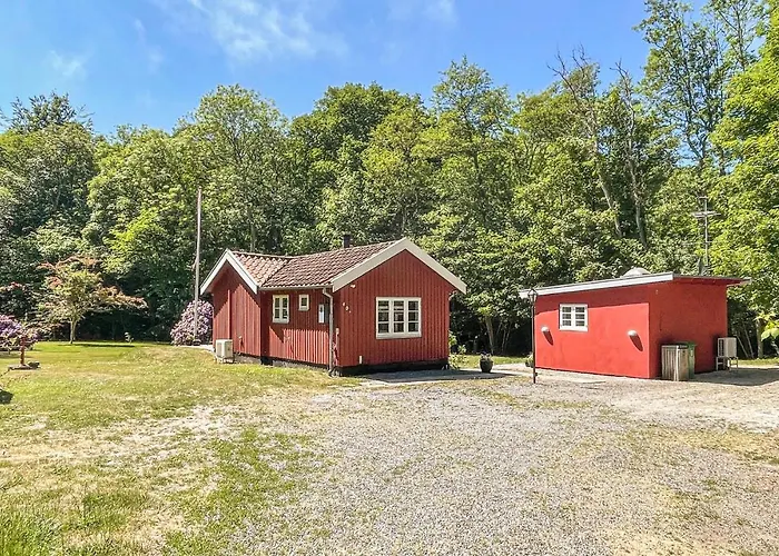 Сasa de vacaciones 2 Bedroom Beautiful In Rønne