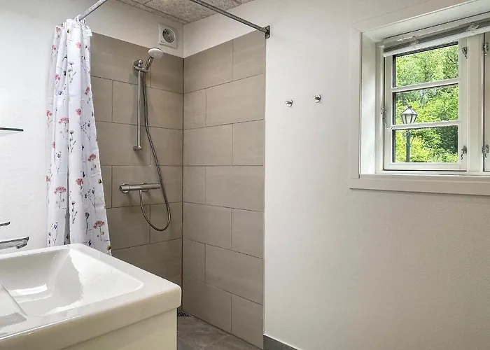 2 Bedroom Beautiful In Сasa de vacaciones *